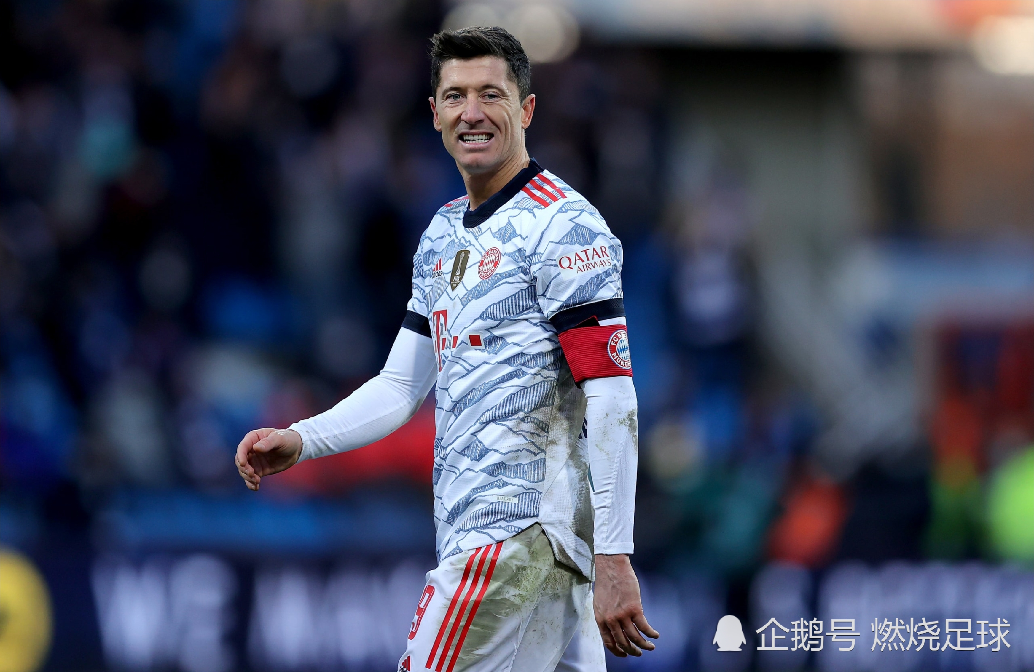 乐鱼体育官网-纳达尔焦点对战，莱万多夫斯基与40激战掘金分钟，晋级下一阶段胜负难料！引发球迷热议的简单介绍-乐鱼体育官网